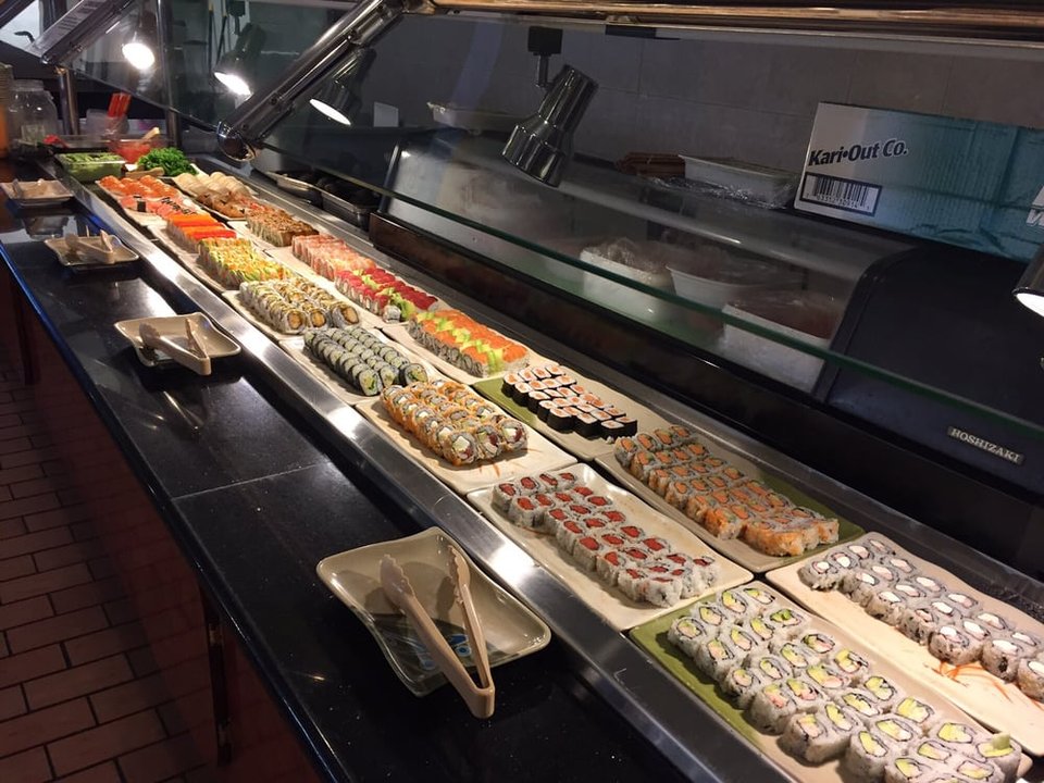Buffet restaurant dining room in Winter Haven